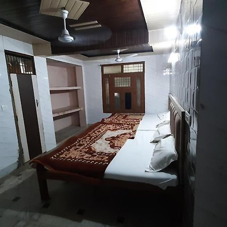 Subhadra Guest House Mathura Kültér fotó