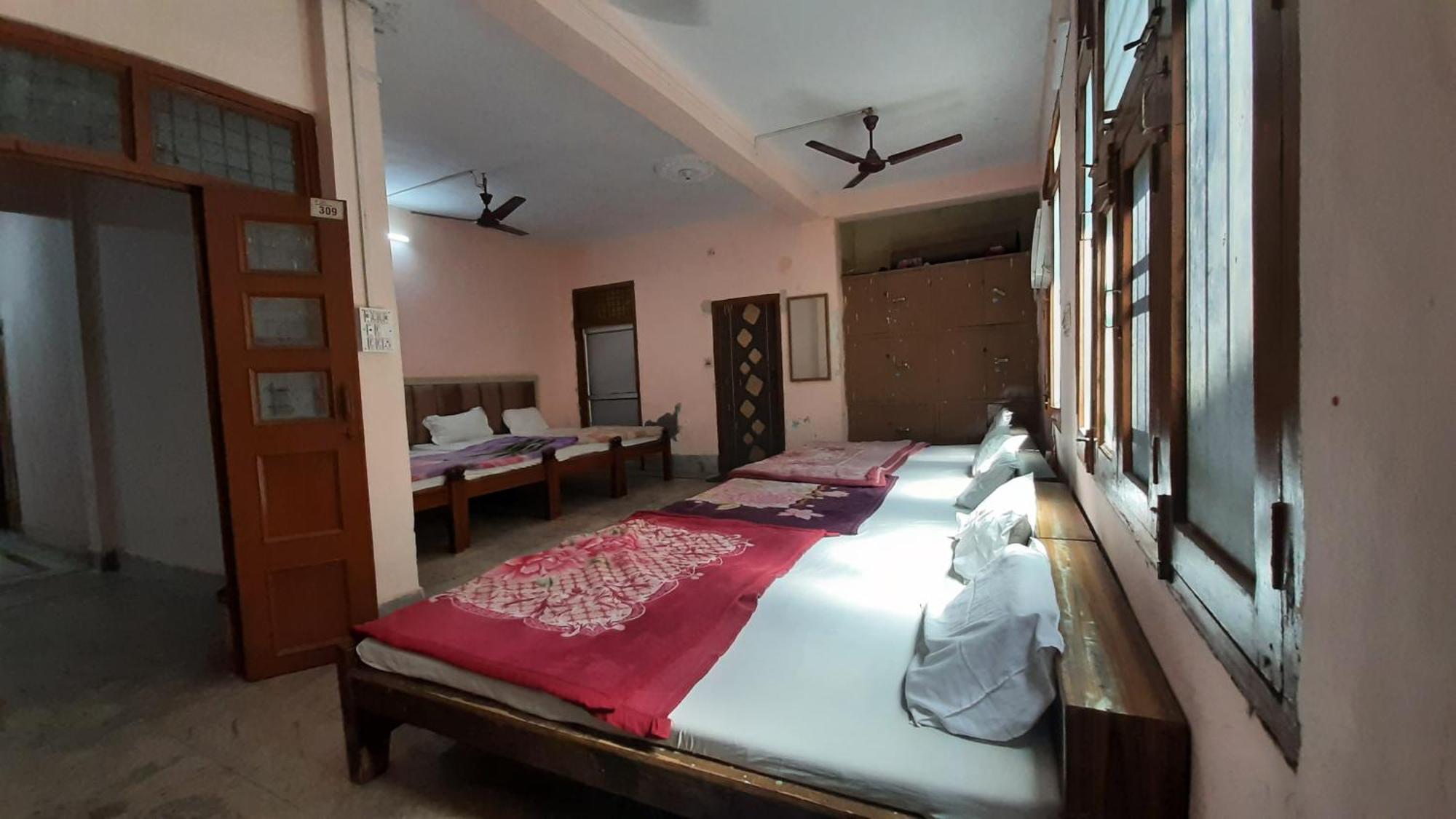 Subhadra Guest House Mathura Szoba fotó