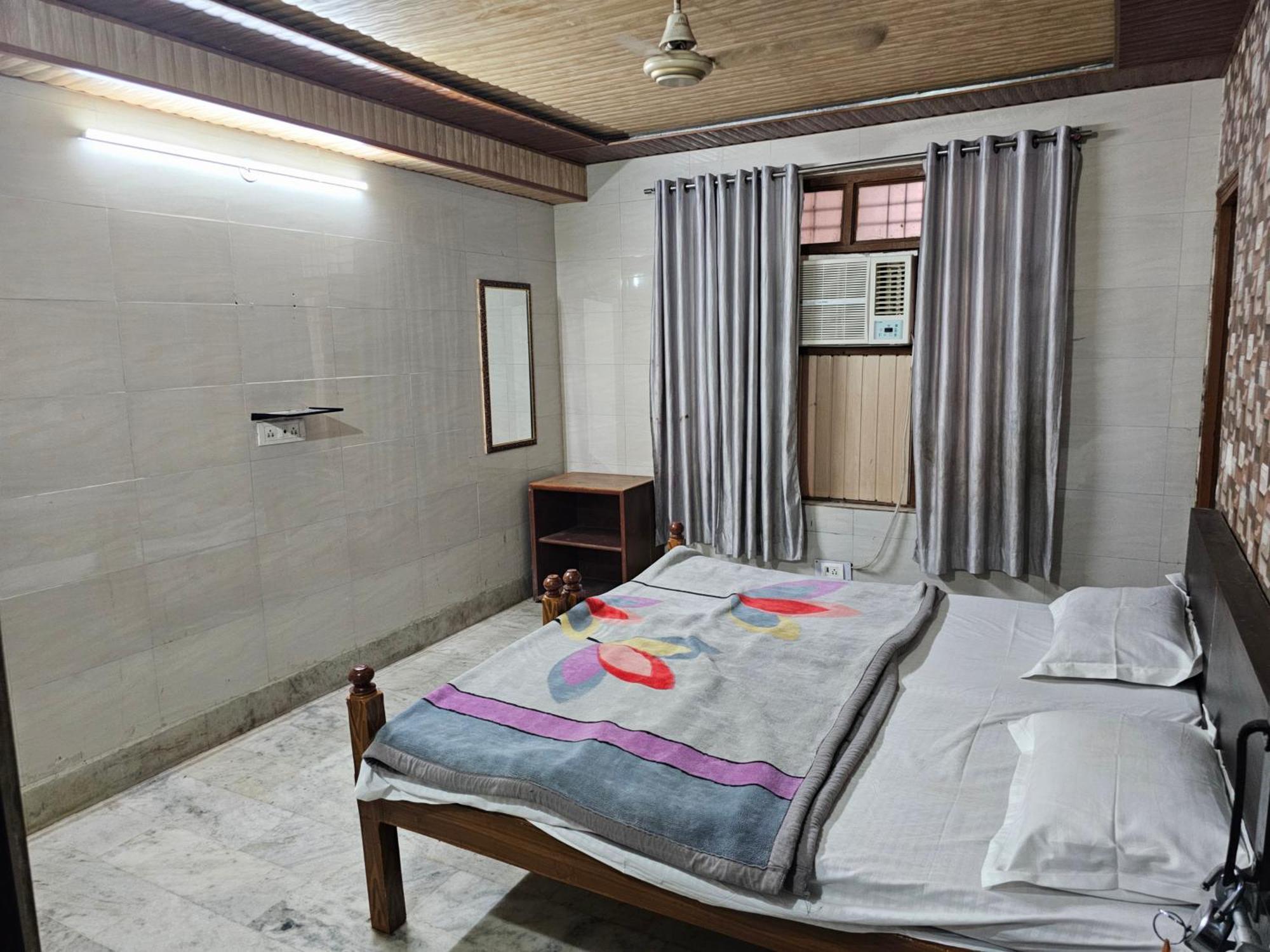 Subhadra Guest House Mathura Szoba fotó