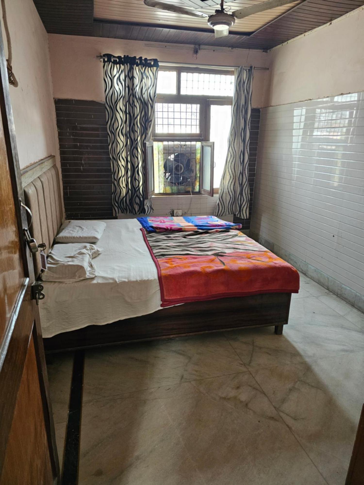 Subhadra Guest House Mathura Szoba fotó