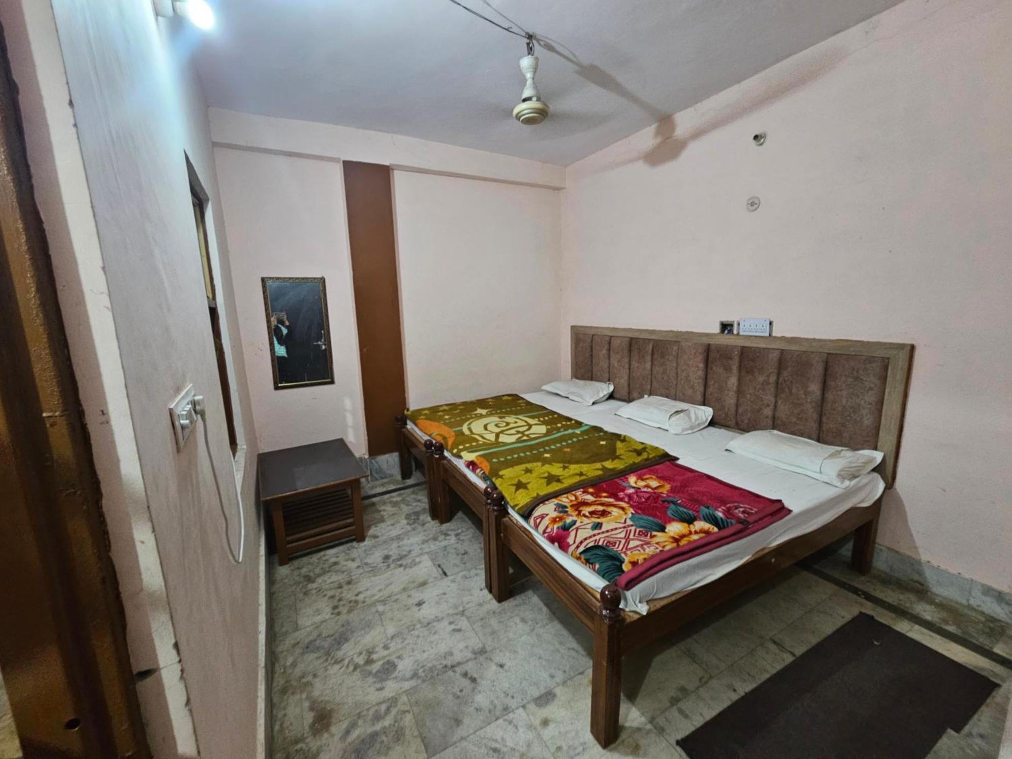 Subhadra Guest House Mathura Szoba fotó